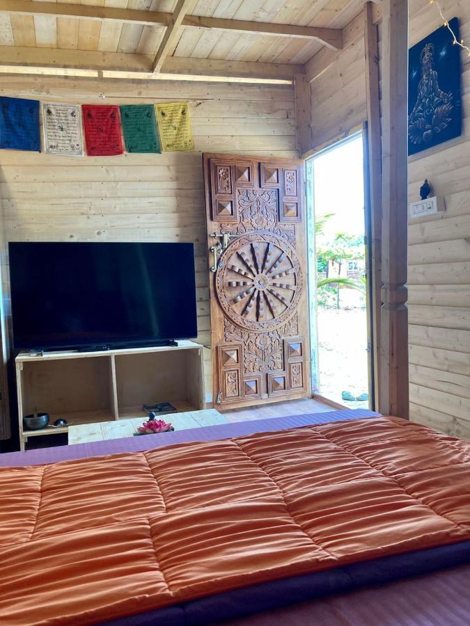 Love Temple Beach Resort Arambol Exterior foto